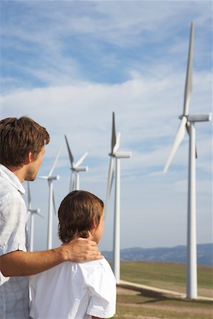 simsearch:649-05657717,k - Father and Son Looking at Wind Turbines Foto de stock - Sin royalties Premium, Código: 600-01742839