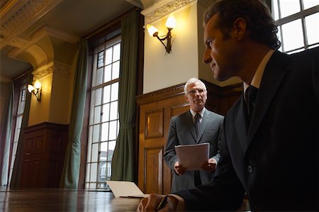 Businessmen in Large Boardroom Foto de stock - Sin royalties Premium, Código: 600-01742917