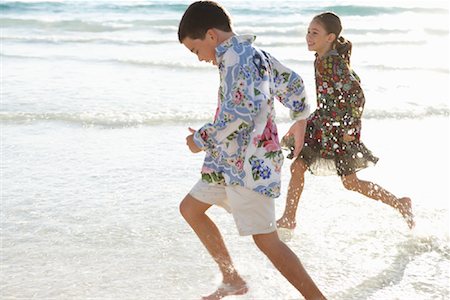 Children Running on the Beach Stock Photo - Premium Royalty-Free, Code: 600-01755488