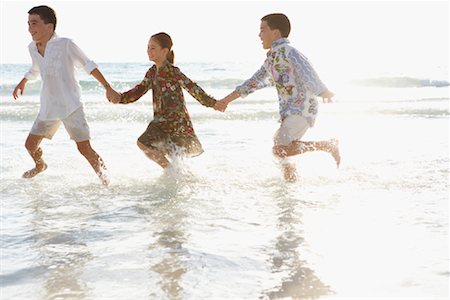 Children Running on the Beach Stock Photo - Premium Royalty-Free, Code: 600-01755494