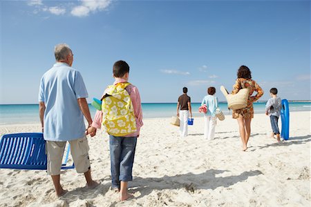 simsearch:600-01755539,k - Famille sur la plage Photographie de stock - Premium Libres de Droits, Code: 600-01755523