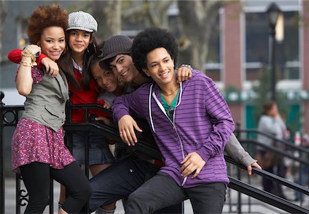 simsearch:700-01172913,k - Teenagers Hanging Out Stock Photo - Premium Royalty-Free, Code: 600-01764038