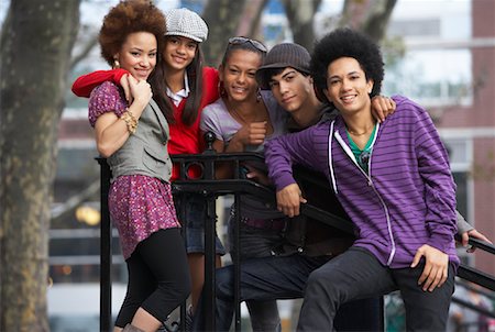 simsearch:700-00550580,k - Teenagers Hanging Out Stock Photo - Premium Royalty-Free, Code: 600-01764040