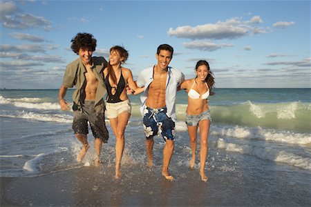 simsearch:632-01150248,k - Group of People Running on the Beach Foto de stock - Sin royalties Premium, Código: 600-01792423