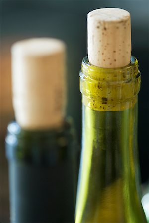 Wine Bottles with Corks Foto de stock - Sin royalties Premium, Código: 600-01880209