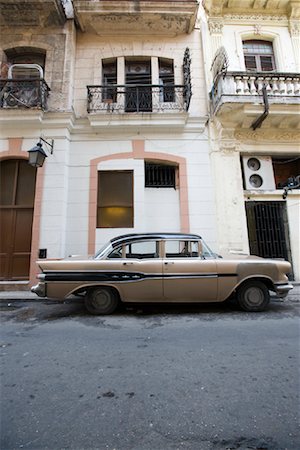 simsearch:600-01716651,k - Car Parked by Building, Havana, Cuba Stock Photo - Premium Royalty-Free, Code: 600-02010907