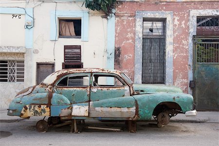 simsearch:600-01716651,k - Frame of Old Car by Building, Havana, Cuba Stock Photo - Premium Royalty-Free, Code: 600-02010908