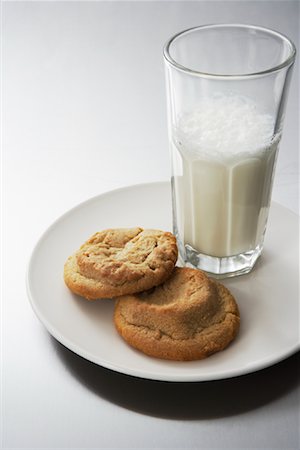 simsearch:600-02033679,k - Milk and Cookies Stock Photo - Premium Royalty-Free, Code: 600-02033680