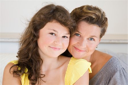 simsearch:700-00607075,k - Portrait of Mother and Daughter Photographie de stock - Premium Libres de Droits, Code: 600-02244821