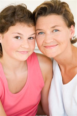 simsearch:700-00607075,k - Portrait of Mother and Daughter Photographie de stock - Premium Libres de Droits, Code: 600-02244834