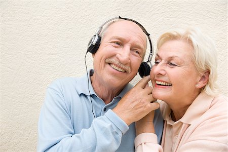 senior adult - Couple Listening to Music Photographie de stock - Premium Libres de Droits, Code: 600-02244908