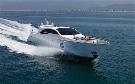 Luxury Yacht at Sea Foto de stock - Sin royalties Premium, Código: 600-02244965
