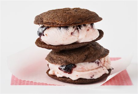 simsearch:600-02033679,k - Cherry Ice Cream Sandwiches Stock Photo - Premium Royalty-Free, Code: 600-02264235