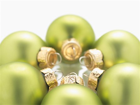 Ring of Christmas Ornaments Stock Photo - Premium Royalty-Free, Code: 600-02264792