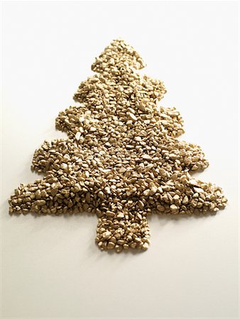 Cailloux dorée en forme d'arbre de Noël Photographie de stock - Premium Libres de Droits, Code: 600-02264805