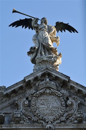 statues on building top - Angel Statue on University of Seville, Seville, Spain Stock Photo - Premium Royalty-Free, Code: 600-02290103