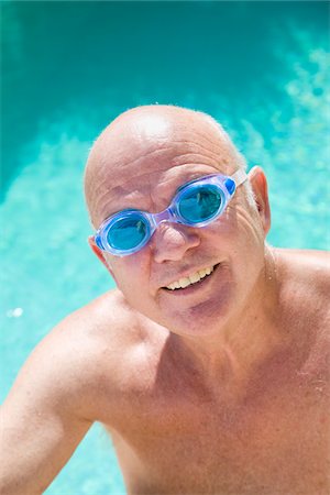 simsearch:700-01199303,k - Portrait of Man in Swimming Pool Wearing Goggles Stock Photo - Premium Royalty-Free, Code: 600-02290200