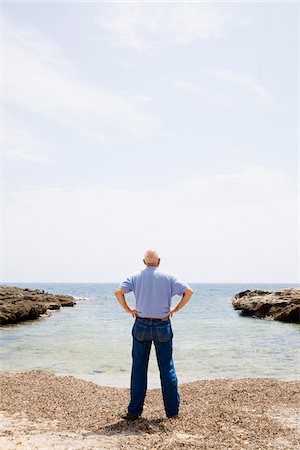 simsearch:700-01163568,k - Man Looking Out to Sea Stock Photo - Premium Royalty-Free, Code: 600-02315010