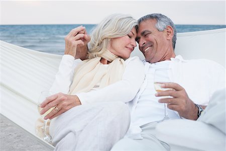 Couple sur le hamac sur la plage Photographie de stock - Premium Libres de Droits, Code: 600-02346331