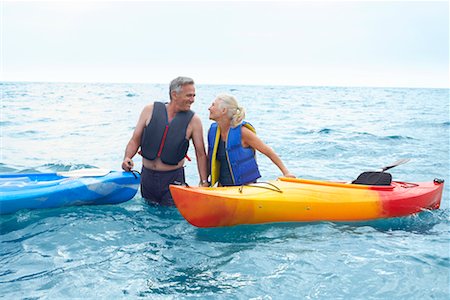 Couple Kayaking, Elmvale, Ontario, Canada Foto de stock - Sin royalties Premium, Código: 600-02346539