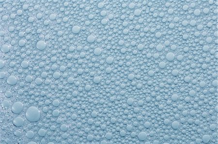 Foam Bubbles on Water's Surface Foto de stock - Sin royalties Premium, Código: 600-02347977