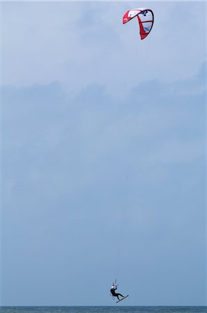 sky in kite alone pic - Kitesurfing Foto de stock - Sin royalties Premium, Código: 600-02348797