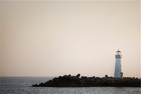 simsearch:600-03290198,k - Phare à l'entrée du port, Santa Cruz, Californie, USA Photographie de stock - Premium Libres de Droits, Code: 600-02376691