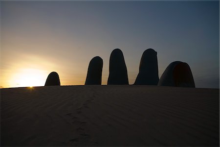 simsearch:700-00021491,k - La Sculpture de main Beach, Punta del Este, Uruguay Photographie de stock - Premium Libres de Droits, Code: 600-02377414