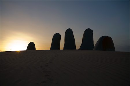 simsearch:700-02669459,k - The Hand Sculpture on Beach, Punta del Este, Uruguay Stock Photo - Premium Royalty-Free, Code: 600-02377414