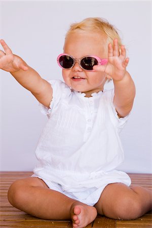 simsearch:700-02586125,k - Toddler Wearing Sunglasses Stock Photo - Premium Royalty-Free, Code: 600-02371035