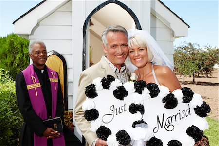 Portrait of Newlyweds and Priest in Front of Chapel, Niagara Falls Ontario, Canada Stock Photo - Premium Royalty-Free, Code: 600-02429030