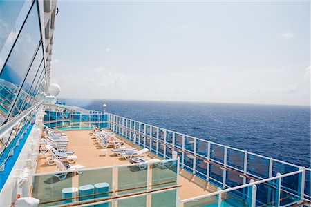 simsearch:700-01236711,k - Sundeck, Cruise Ship Stock Photo - Premium Royalty-Free, Code: 600-02633823