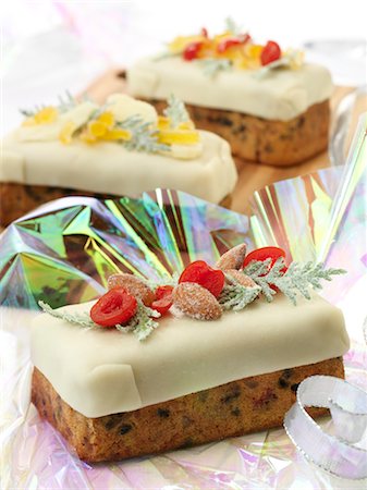 Christmas Fruit Cake Stock Photo - Premium Royalty-Free, Code: 600-02659969