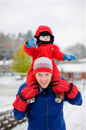simsearch:700-06758135,k - Little Boy Riding on Father's Shoulders in Winter, Portland, Oregon, USA Stock Photo - Premium Royalty-Free, Code: 600-02669274