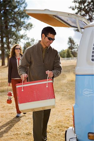 Couple Loading Van For a Camping Trip, Bend, Oregon, USA Stock Photo - Premium Royalty-Free, Code: 600-02669350