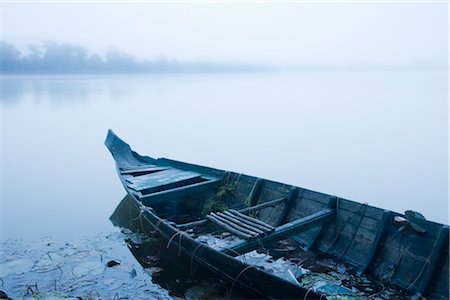 Canoe in Morning Mist at Sras Srang, Angkor, Cambodia Stock Photo - Premium Royalty-Free, Code: 600-02669499