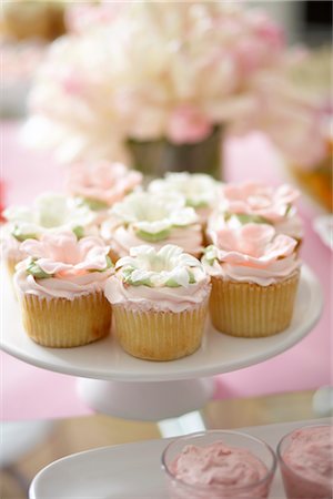 simsearch:600-02033679,k - Party Buffet, Cupcakes Stock Photo - Premium Royalty-Free, Code: 600-02686131