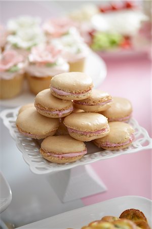 platter - Party Buffet, Meringue Cookies, Cupcakes Stock Photo - Premium Royalty-Free, Code: 600-02686132