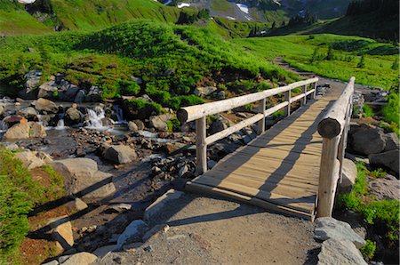 Footbridge, Mount Rainier National Park, Pierce County, Cascade Range, Washington, USA Stock Photo - Premium Royalty-Free, Code: 600-02693517