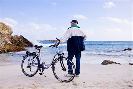simsearch:700-01163568,k - Man With Bicycle on the Beach Stock Photo - Premium Royalty-Free, Code: 600-02693900