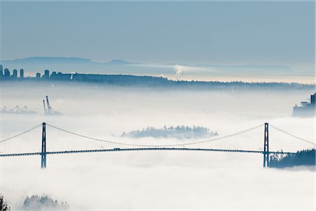 Lion's Gate Bridge in Fog, Vancouver, British Columbia, Canada Stock Photo - Premium Royalty-Free, Code: 600-02702629