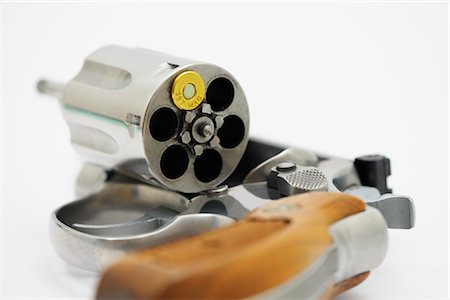 suicide - 357 Magnum Loaded With One Bullet Stock Photo - Premium Royalty-Free, Code: 600-02702777