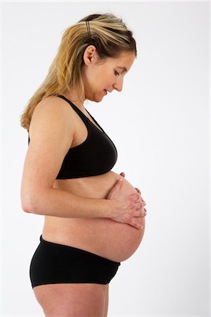 simsearch:700-02922729,k - Portrait de femme enceinte Photographie de stock - Premium Libres de Droits, Code: 600-02723143