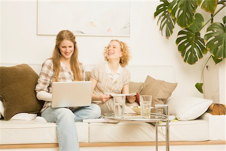 simsearch:400-05697169,k - Two Women Sitting on Sofa Laughing Stock Photo - Premium Royalty-Free, Code: 600-02756462