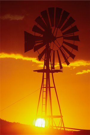 simsearch:600-02886528,k - Windmill, Sunset Silhouette Foto de stock - Sin royalties Premium, Código: 600-02886074