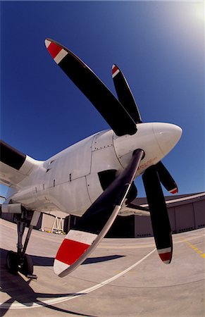 Turbo-Prop Aircraft Engine and Propeller Foto de stock - Sin royalties Premium, Código: 600-02886414