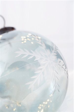 snowflakes  holiday - Christmas Ornament Stock Photo - Premium Royalty-Free, Code: 600-02887521