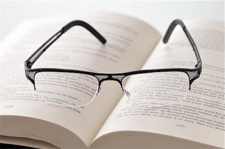 Reading Glasses on Book Stock Photo - Premium Royalty-Free, Code: 600-02912560