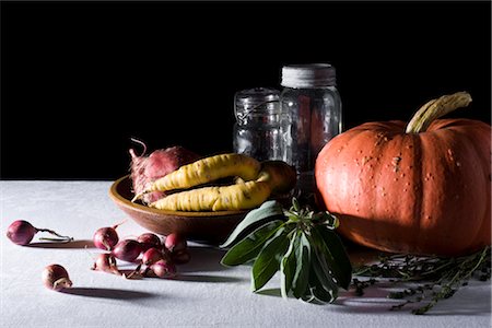 Pumpkin, Herbs, Vegetables and Mason Jars Stock Photo - Premium Royalty-Free, Code: 600-02967475