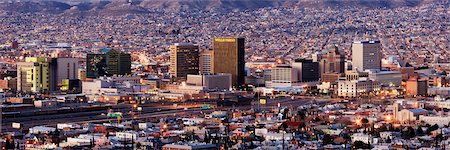 Interstate 10 on the Border of El Paso, Texas, USA, and Juarez, Mexico Stock Photo - Premium Royalty-Free, Code: 600-03004110